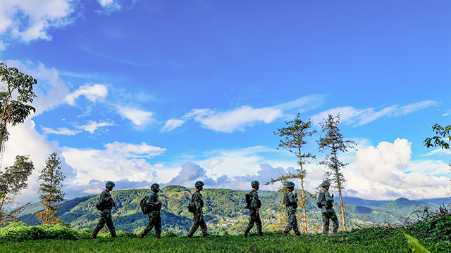 60小時穿越“死亡森林”！他們腳下，是沒有路的天路